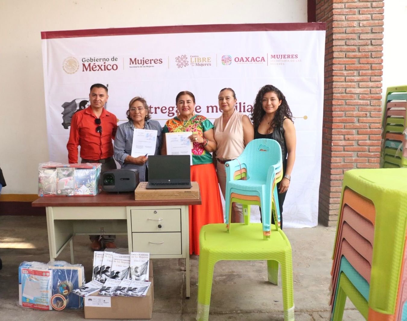 Entrega Secretaría de las Mujeres mobiliario a Centros LIBRE de Oaxaca