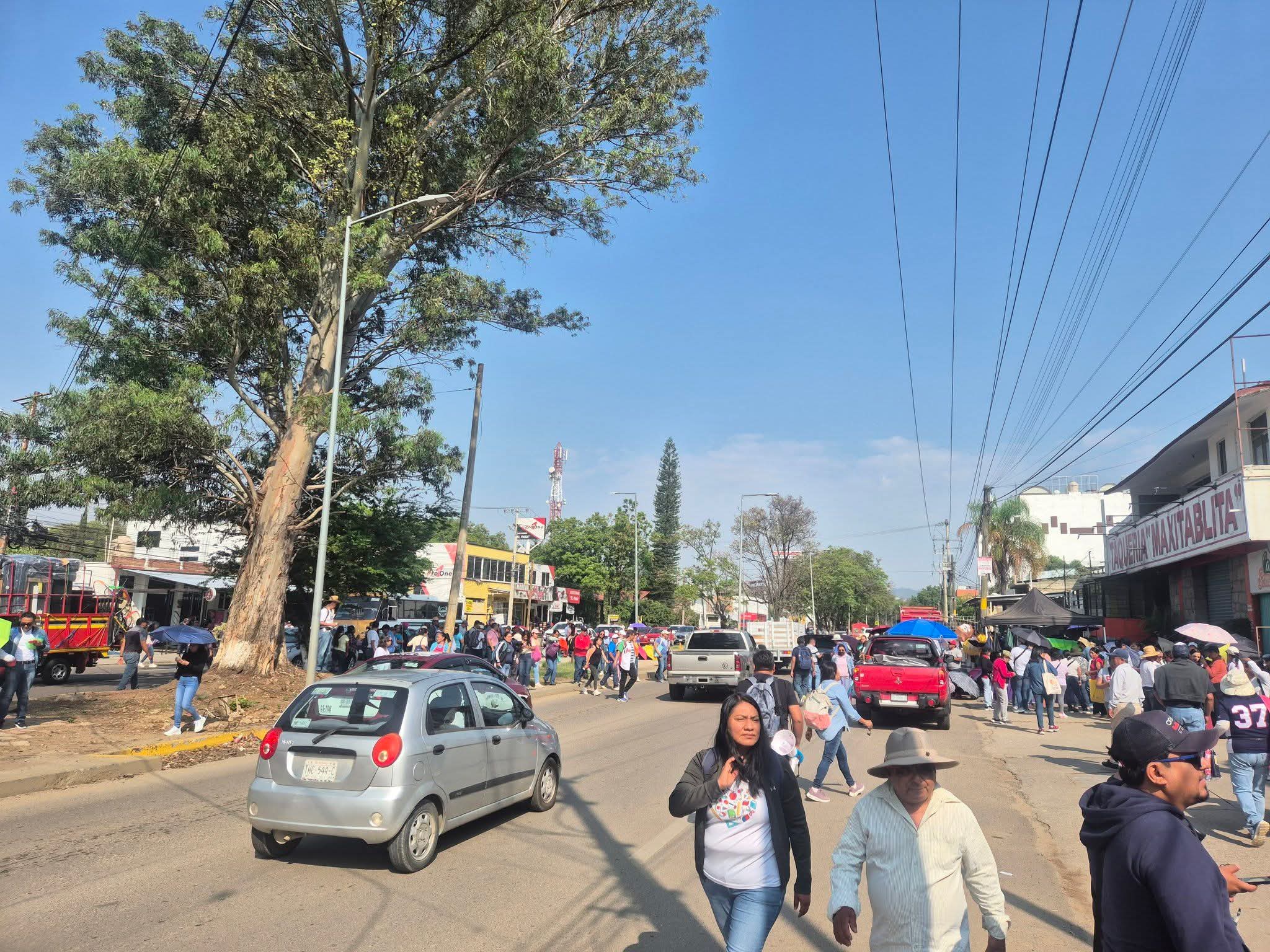 ¡SECUESTRAN LA CIUDAD! Sección 22 de la CNTE desata el caos: movilizaciones y secuestro de unidades del BinniBus paralizan Oaxaca