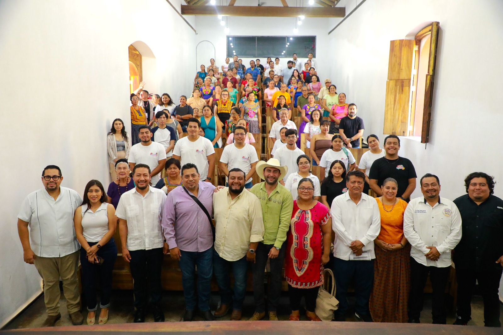 Acerca Gobierno de Oaxaca empleo y financiamiento para concretar el Plan Juchitán por la Paz