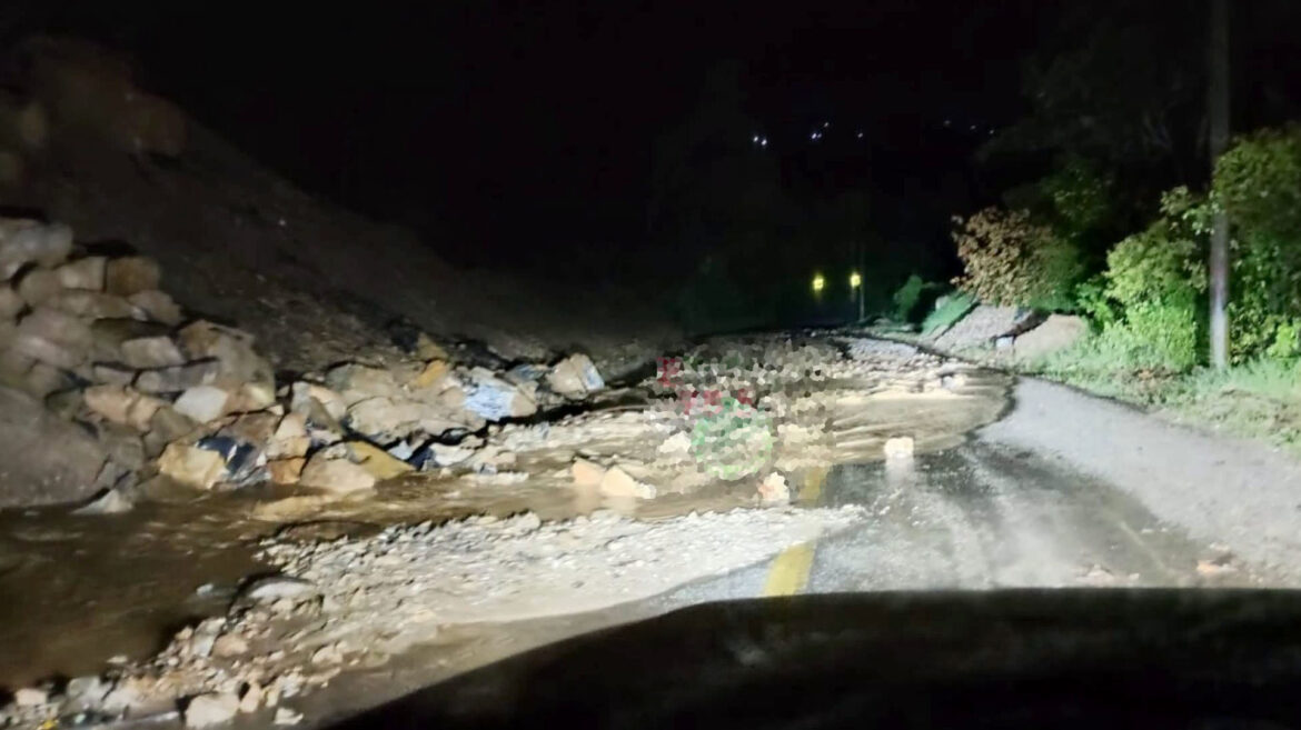 Fuertes lluvias provocan afectaciones en carretera federal Huautla–Teotitlán y zonas costeras de Oaxaca