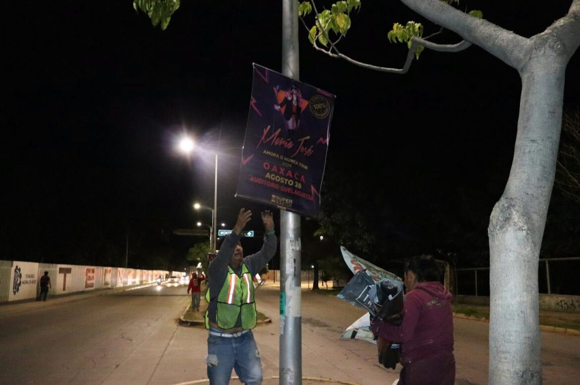 Gobierno Municipal de Oaxaca de Juárez realiza limpieza nocturna en espacios públicos