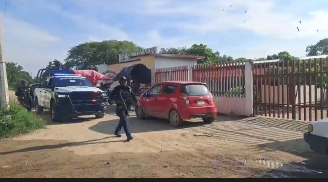 Ataque armado en secundaria técnica 69 de San Blas Atempa deja a un profesor herido