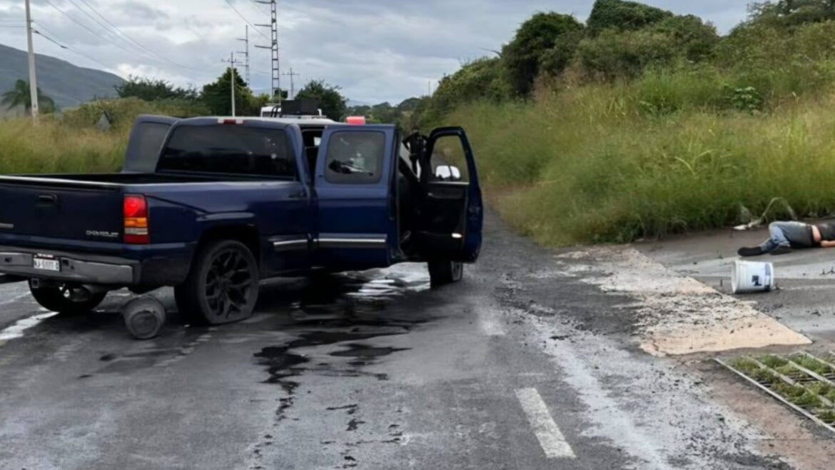 Ataque armado en base de Bomberos de Jacona deja seis muertos y tres heridos
