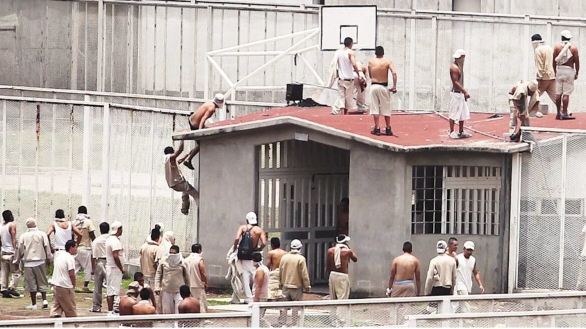 Crisis en Penales Mexicanos Destaca Fallas en Seguridad y Control Estatal