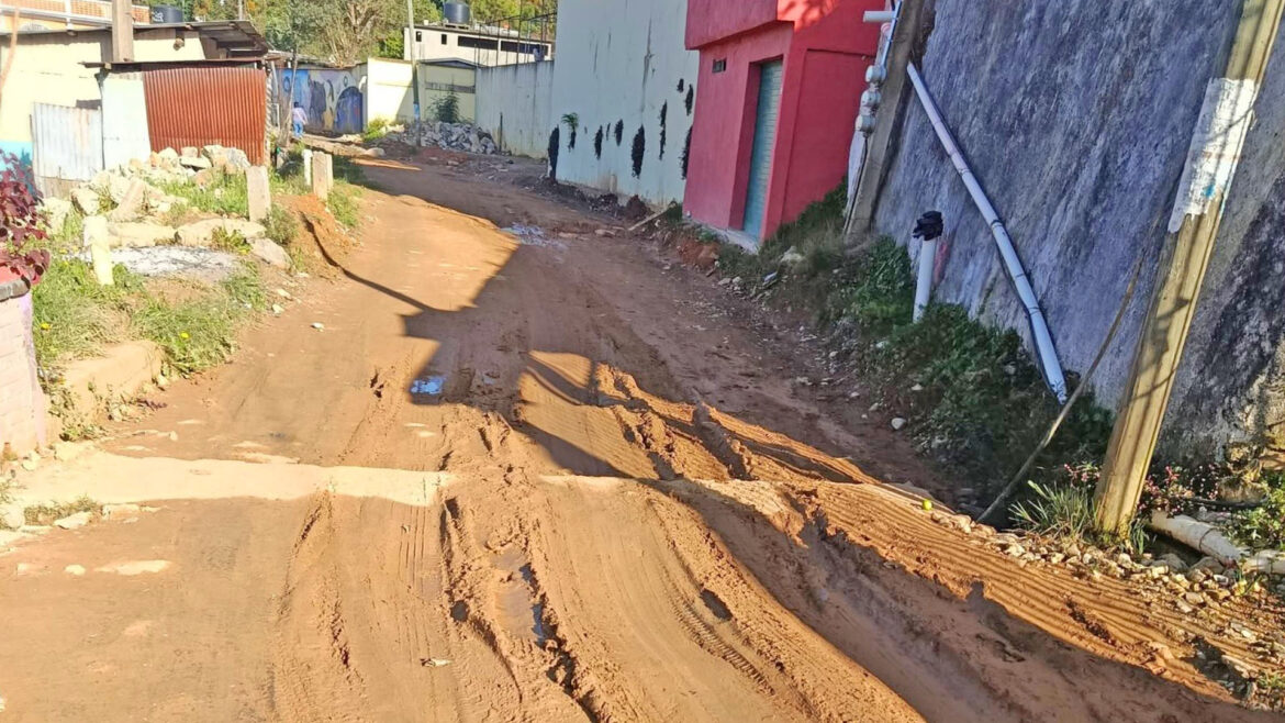 Vecinos de Huautla denuncian abandono de 120 obras, destacan inconclusa calle Alfonso Caso